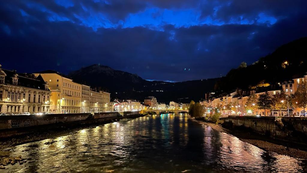 Cosy And Calm In Grenoble City Heart With Free And Large Parking Q-Park Chavant Exterior photo